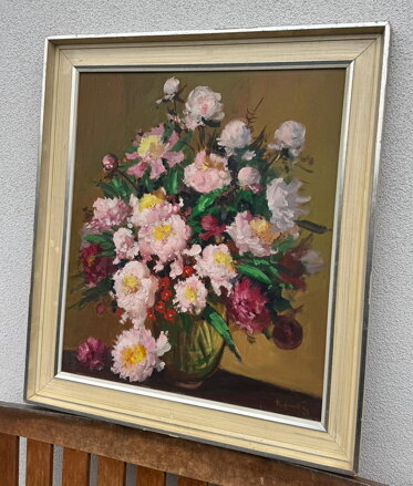 ROZKVETLÉ PIVOŇKY VE VÁZE - HAVELA MIROSLAV