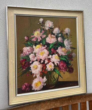 ROZKVETLÉ PIVOŇKY VE VÁZE - HAVELA MIROSLAV