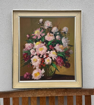 ROZKVETLÉ PIVOŇKY VE VÁZE - HAVELA MIROSLAV