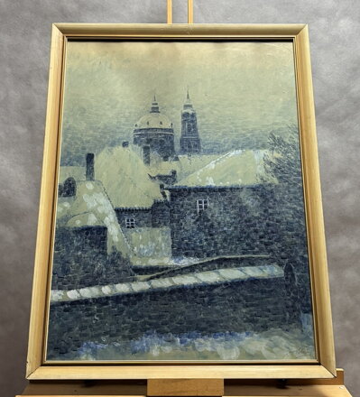 PRAHA ZASNĚŽENÉ STŘECHY NA MALÉ STRANĚ S VÝHLEDEM NA CHRÁM SV. MIKULÁŠE - HOLEČEK JAN