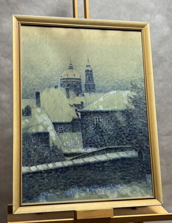 PRAHA ZASNĚŽENÉ STŘECHY NA MALÉ STRANĚ S VÝHLEDEM NA CHRÁM SV. MIKULÁŠE - HOLEČEK JAN