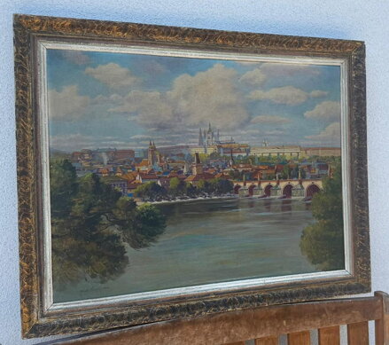 PRAHA HRADČANY S KARLOVÝM MOSTEM A VLTAVOU V POPŘEDÍ - SIGNOVÁN