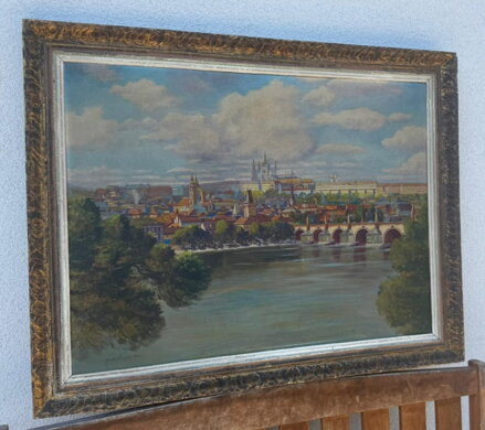 PRAHA HRADČANY S KARLOVÝM MOSTEM A VLTAVOU V POPŘEDÍ - SIGNOVÁN