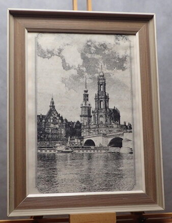 AUGUSTŮV MOST (AUGUSTUSBRUCKE) A KATEDRÁLA NEJSVĚTĚJŠÍ TROJICE (HOFKIRCHE) NAD ŘEKOU LABE V DRÁŽĎANECH NĚMECKO SASKO - NEZNÁMÝ AUTOR