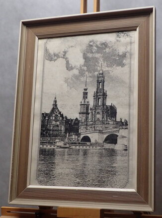 AUGUSTŮV MOST (AUGUSTUSBRUCKE) A KATEDRÁLA NEJSVĚTĚJŠÍ TROJICE (HOFKIRCHE) NAD ŘEKOU LABE V DRÁŽĎANECH NĚMECKO SASKO - NEZNÁMÝ AUTOR