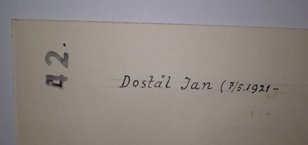 V ČEKÁRNĚ - DOSTÁL JAN