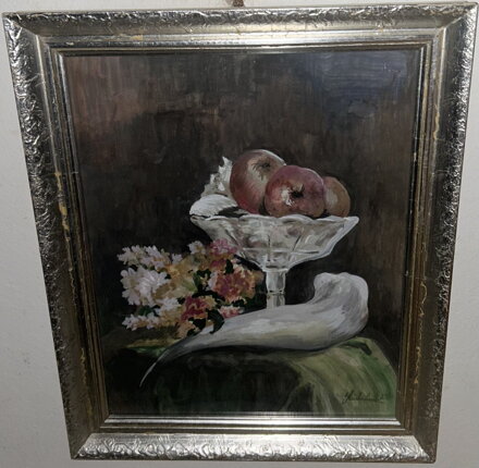 ZÁTIŠÍ S JABLKY V MÍSE A KVĚTINAMI - SIGNOVÁN