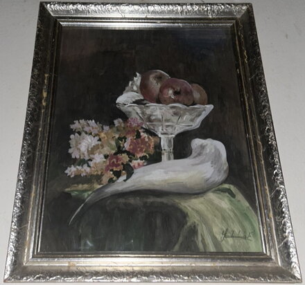 ZÁTIŠÍ S JABLKY V MÍSE A KVĚTINAMI - SIGNOVÁN