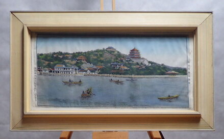 PANORAMATICKÝ POHLED NA KOPEC DLOUHOVĚKOSTI V PEKINGU - HEDVÁBÍ