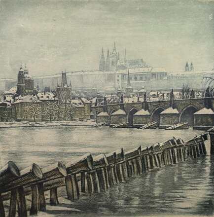 PRAHA ZIMNÍ POHLED NA PRAŽSKÝ HRAD A KARLŮV MOST Z NÁBŘEŽÍ - SOUČEK VÁCLAV