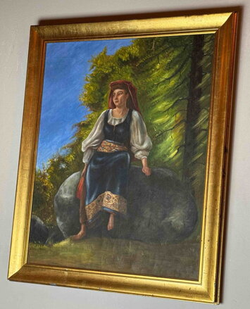 ŽENA V KROJI ODPOČÍVAJÍCÍ NA KAMENI - SIGNOVÁN